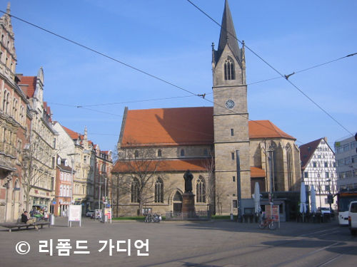 앙거 광장의 카우프만 교회