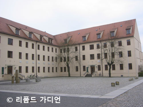 ▲ 할레-비텐베르크 마르틴 루터 대학교(옛 비텐베르크 대학교)